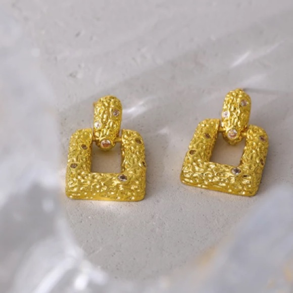 💛Gold plated square stud earrings - Picture 4 of 7